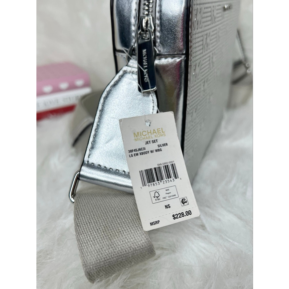 Michael Kors Large Jet Set Logo Crossbody In Silver - Picture 5 of 9